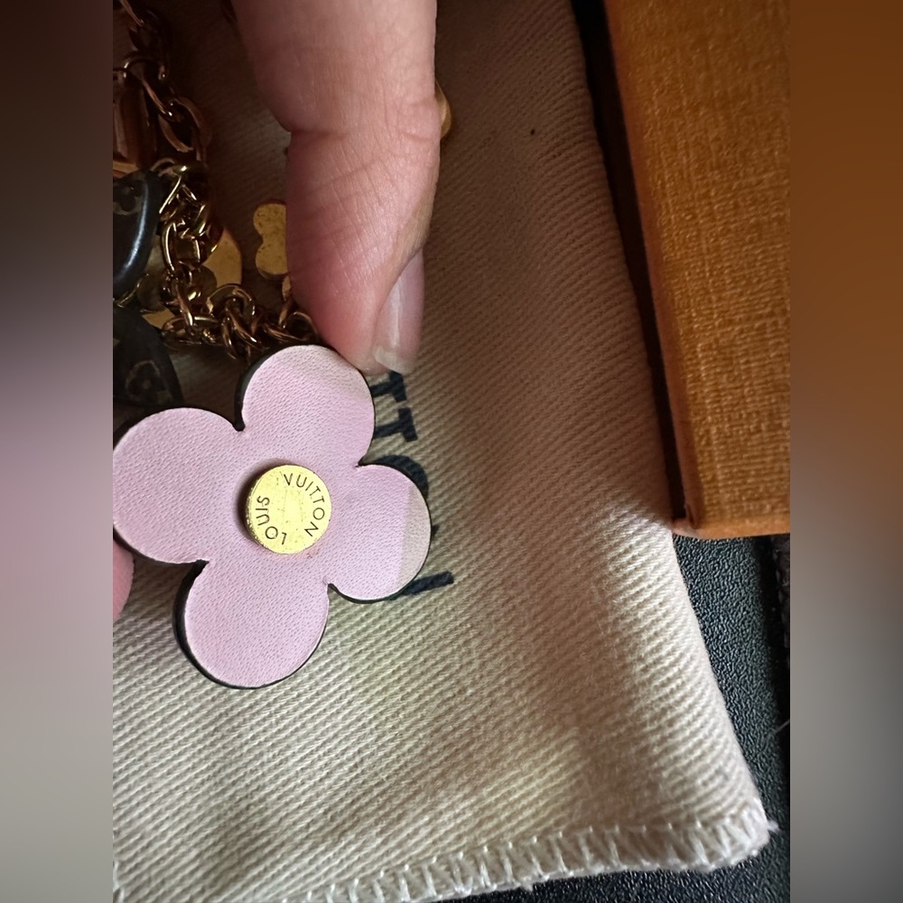 🎈Sold🎈Authentic Louis Vuitton Blooming flower charm - Picture 6 of 9
